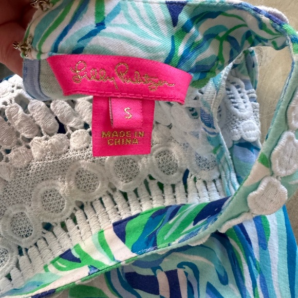Lilly Pulitzer Dawn Top in the Multi Party Thyme print Small - Picture 5 of 5